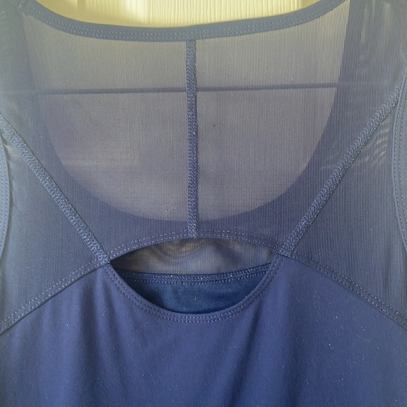 💙Women’s Tuff Athletics workout tank top. - Picture 4 of 8